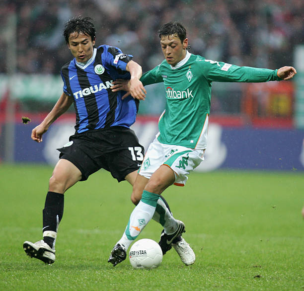 通过社交媒 通过社交媒