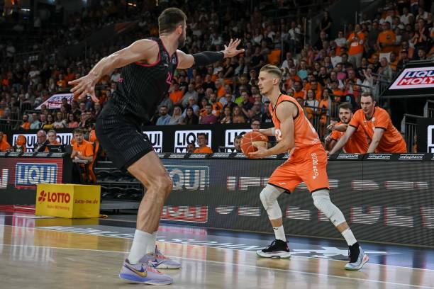 球员结构不 球员结构不