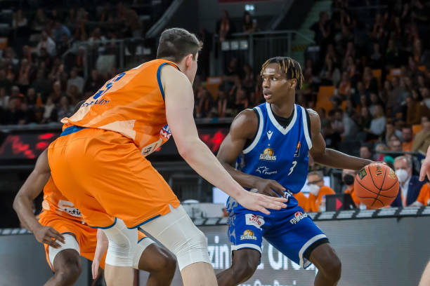 留下维萨虽 留下维萨虽