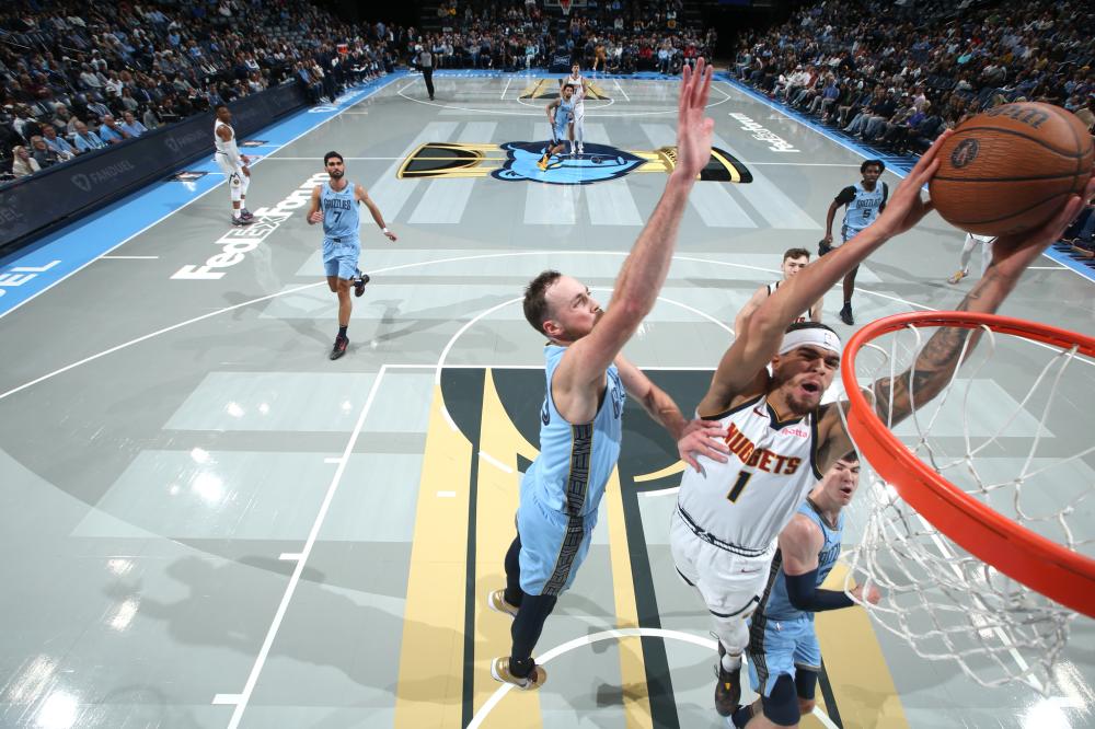 成为引人瞩 成为引人瞩