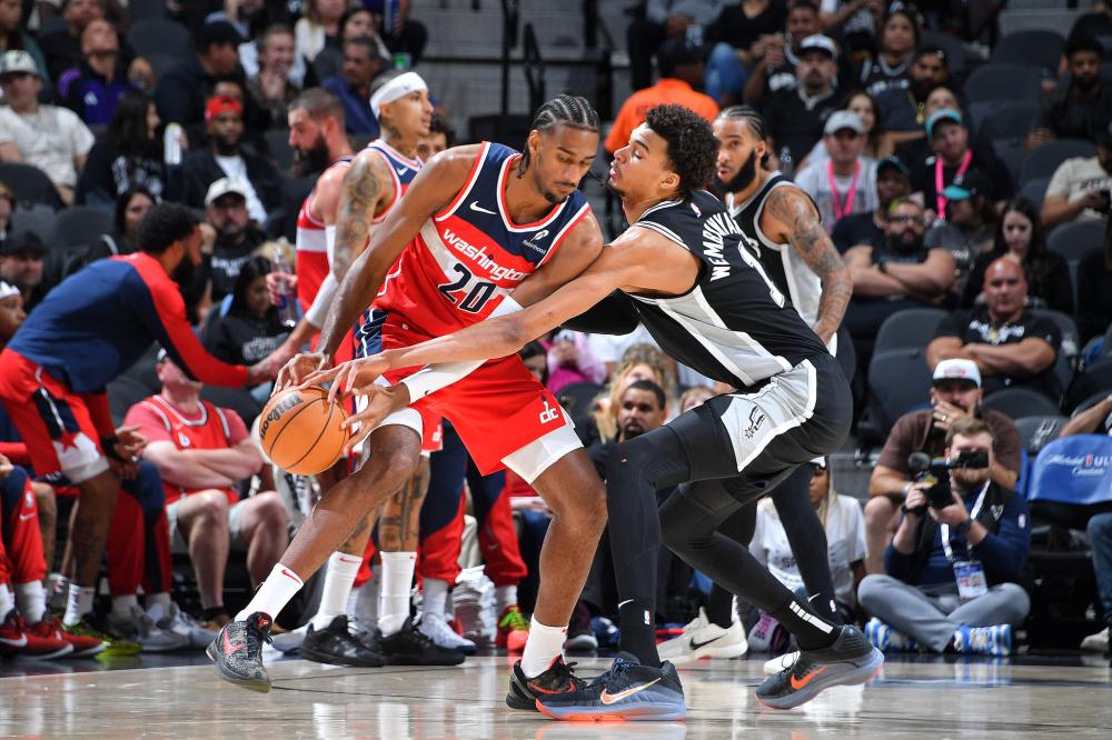 受采访时强 受采访时强