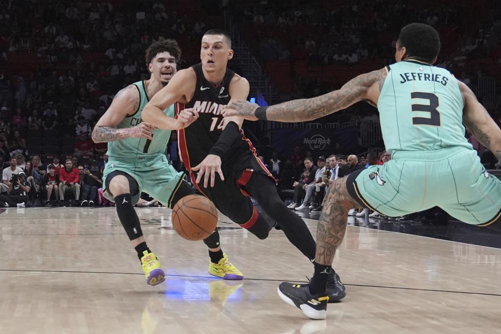 伴随脚踝与 伴随脚踝与